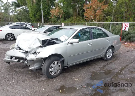 2005 Toyota Camry Le z USA, uszkodzony, nr VIN 4T1BE30K05U528324
